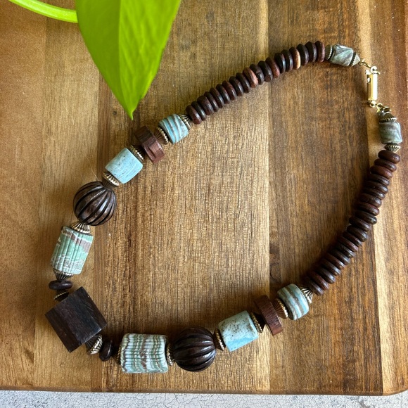 ☀️Handcrafted Wooden and Ceramic Beaded Necklace - Picture 3 of 4